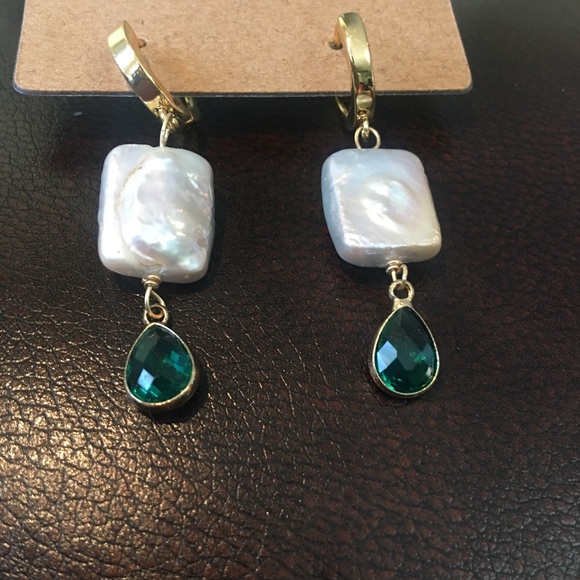 Fresh water pearl earring - Picture 2 of 3
